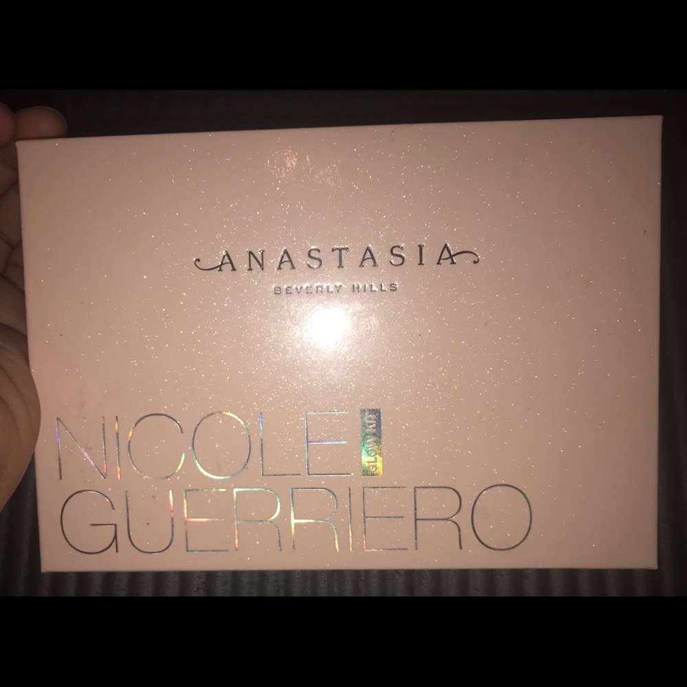 Nicole Guerriero Anastasia Glow Kit